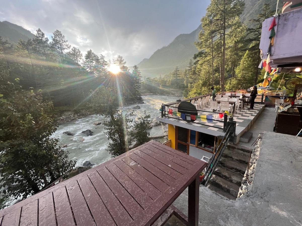 Shanti Cafe & Hostels Kasol Exteriér fotografie