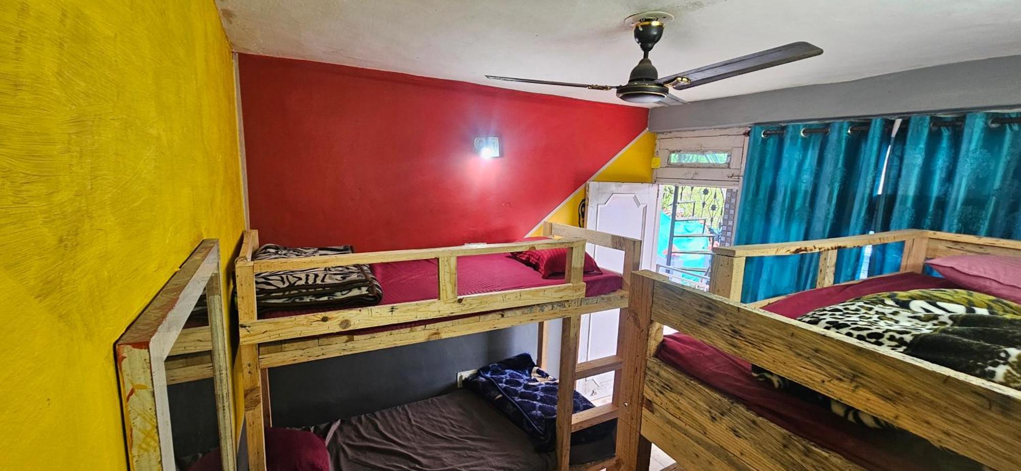 Shanti Cafe & Hostels Kasol Exteriér fotografie